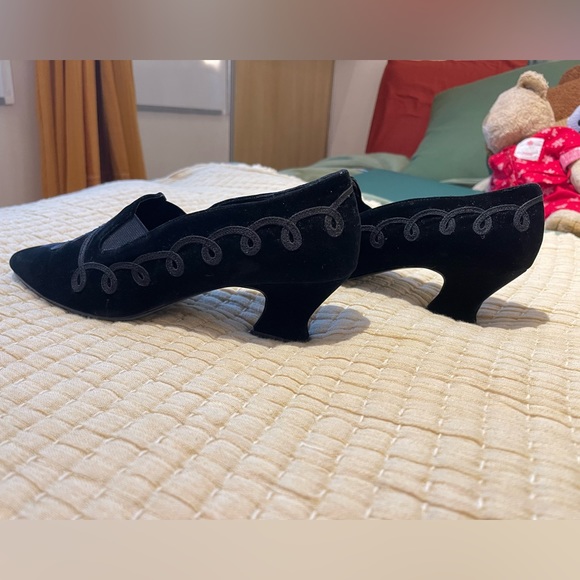 Vintage Le Château suede kitten heels - Picture 5 of 11